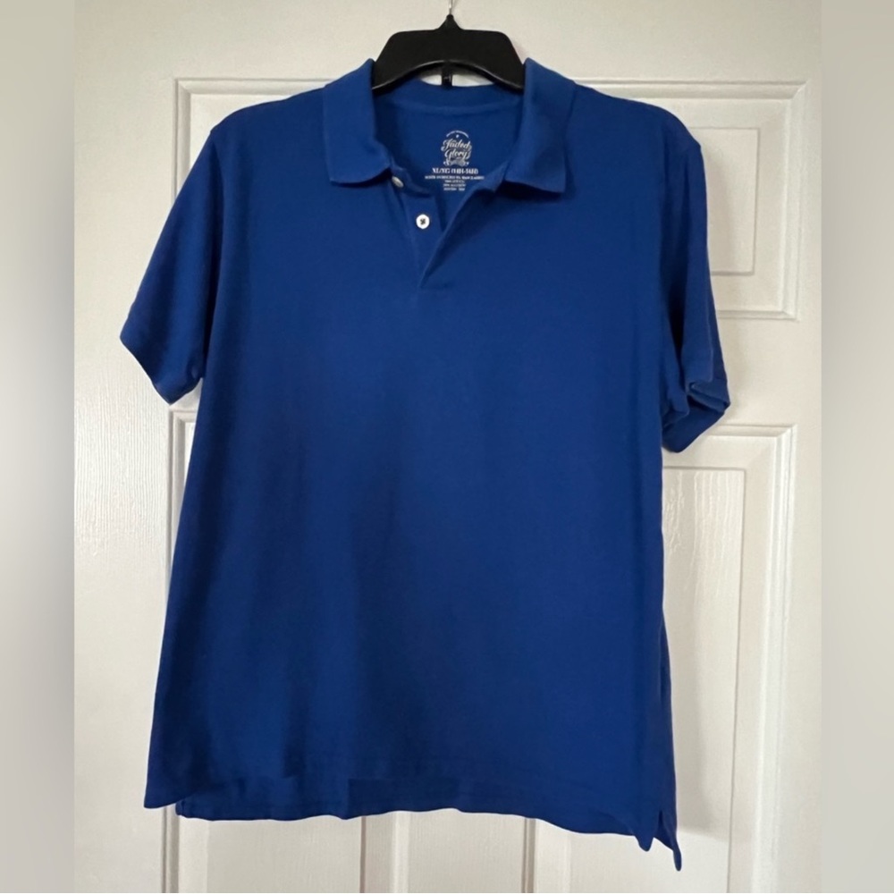 Set of 2 boys polo shirts.